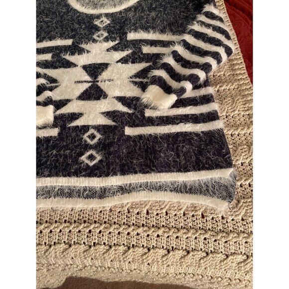 Cecico Womens Aztec Pattern Eyelash Sweater Large Southwest Black & White - Picture 2 of 13